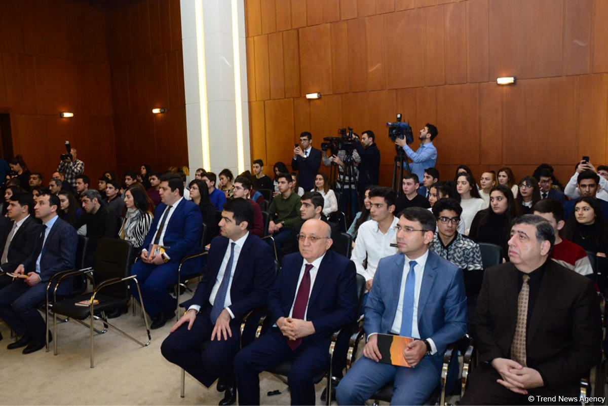 В центральной штаб-квартире правящей партии Азербайджана состоялась демонстрация фильма, посвященного борьбе с религиозным радикализмом (ФОТО)