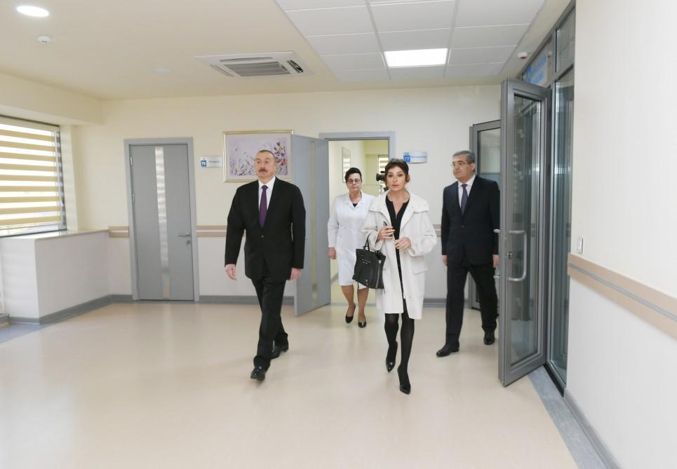 Президент Ильхам Алиев и Первая леди Мехрибан Алиева приняли участие в открытии новой больницы в бакинском поселке Гобустан (ФОТО)