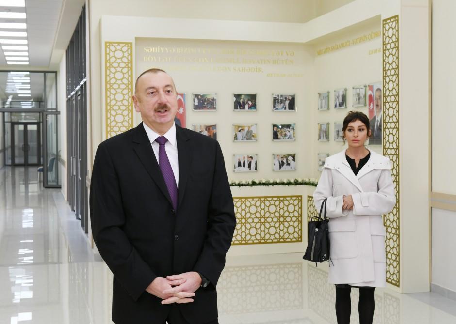 Президент Ильхам Алиев и Первая леди Мехрибан Алиева приняли участие в открытии новой больницы в бакинском поселке Гобустан (ФОТО)
