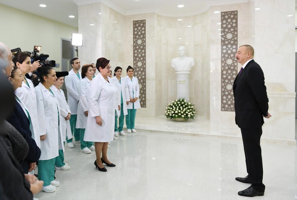 Президент Ильхам Алиев и Первая леди Мехрибан Алиева приняли участие в открытии новой больницы в бакинском поселке Гобустан (ФОТО)