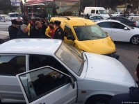В Баку произошла цепная авария с участием четырех автомобилей (ФОТО/ВИДЕО)