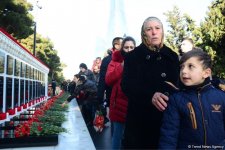 Общественность Азербайджана чтит светлую память жертв трагедии 20 января (ФОТО)