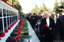 Общественность Азербайджана чтит светлую память жертв трагедии 20 января (ФОТО)