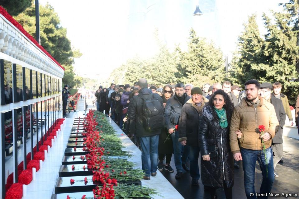 Общественность Азербайджана чтит светлую память жертв трагедии 20 января (ФОТО)