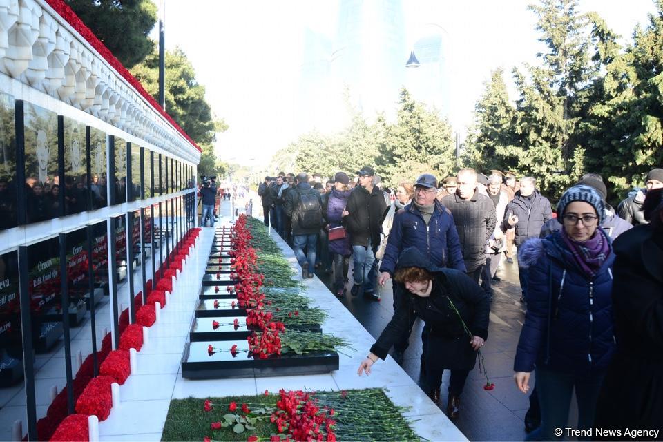 Общественность Азербайджана чтит светлую память жертв трагедии 20 января (ФОТО)
