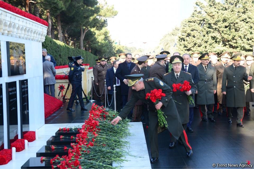 Общественность Азербайджана чтит светлую память жертв трагедии 20 января (ФОТО)