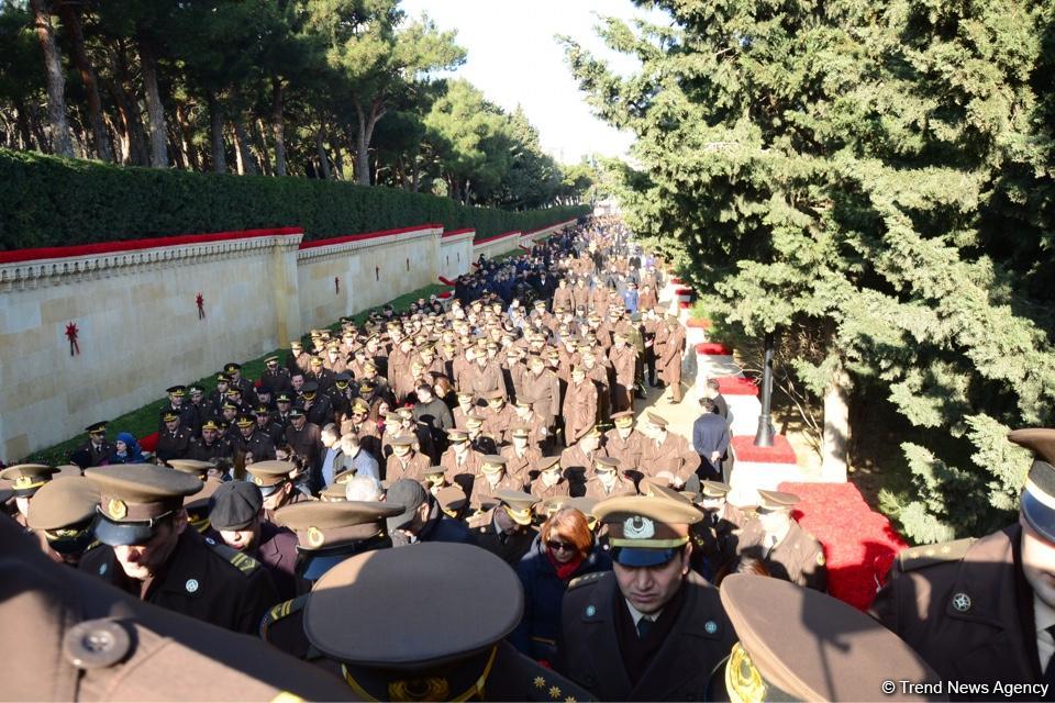 Общественность Азербайджана чтит светлую память жертв трагедии 20 января (ФОТО)