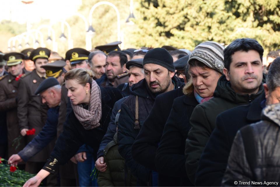 Общественность Азербайджана чтит светлую память жертв трагедии 20 января (ФОТО)
