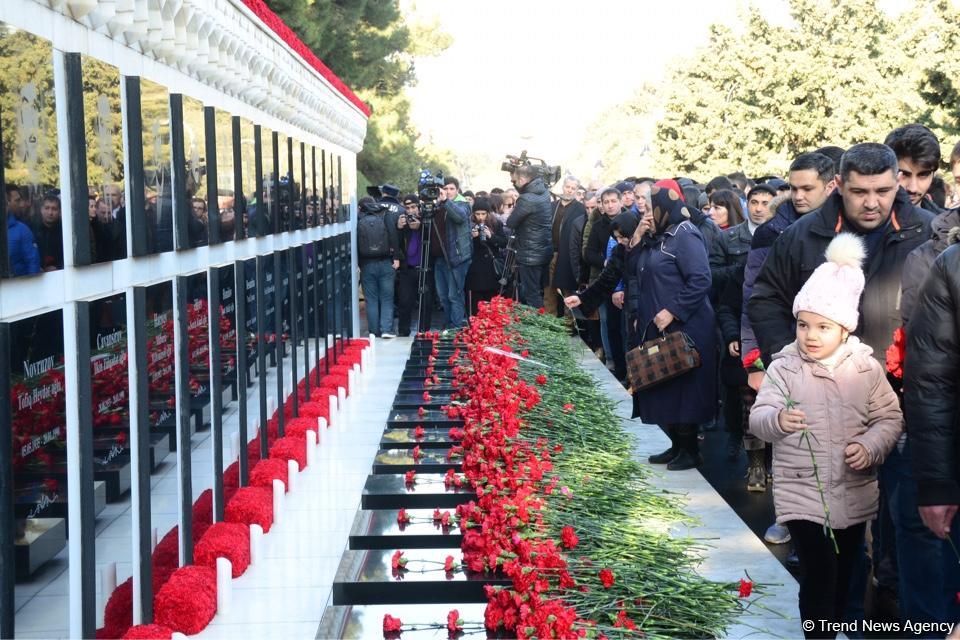 Общественность Азербайджана чтит светлую память жертв трагедии 20 января (ФОТО)