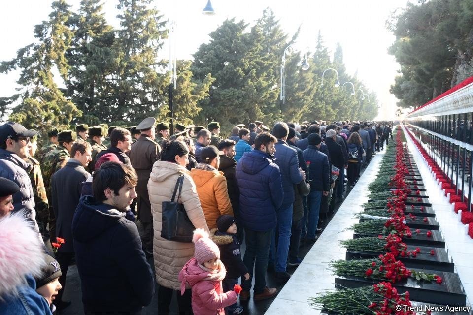 Общественность Азербайджана чтит светлую память жертв трагедии 20 января (ФОТО)