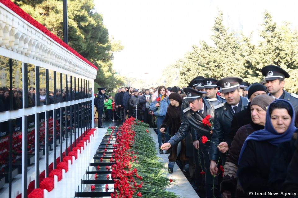 Общественность Азербайджана чтит светлую память жертв трагедии 20 января (ФОТО)