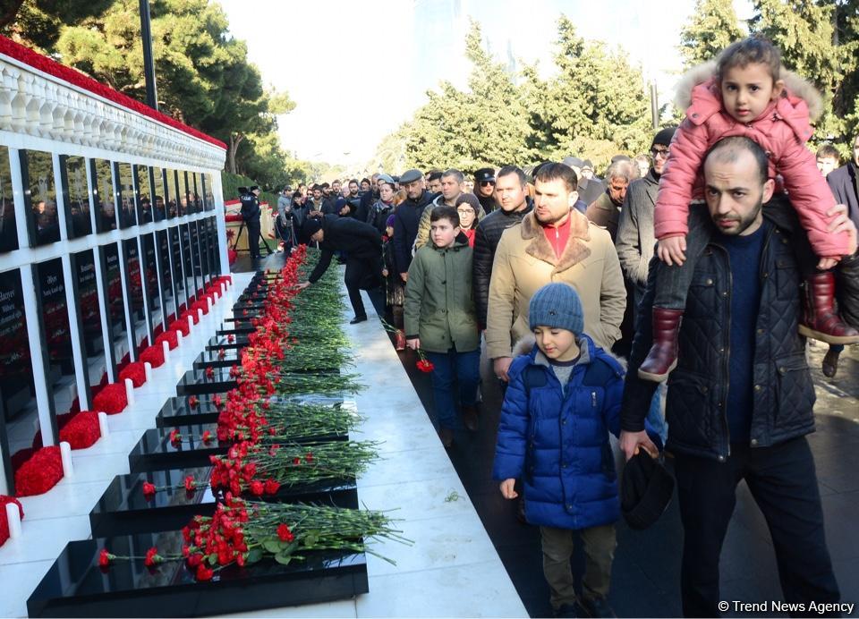 Общественность Азербайджана чтит светлую память жертв трагедии 20 января (ФОТО)