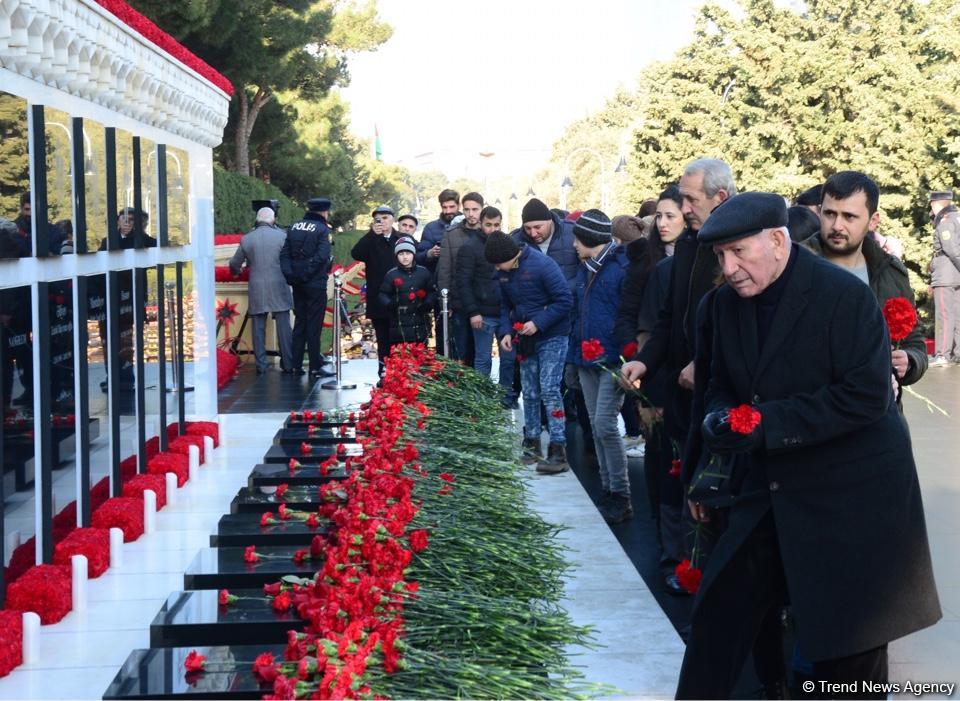 Общественность Азербайджана чтит светлую память жертв трагедии 20 января (ФОТО)