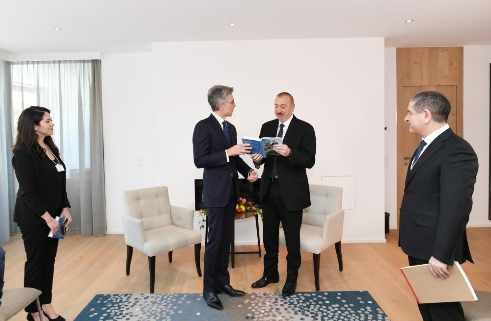 President Aliyev meets SAP CEO in Davos (PHOTO)