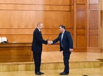 Президент Ильхам Алиев и Первая леди Мехрибан Алиева встретились с семьями шехидов (ФОТО) (версия 3)