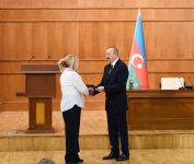 Президент Ильхам Алиев и Первая леди Мехрибан Алиева встретились с семьями шехидов (ФОТО) (версия 3)