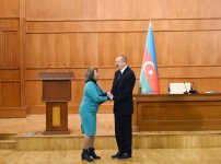 Президент Ильхам Алиев и Первая леди Мехрибан Алиева встретились с семьями шехидов (ФОТО) (версия 3)