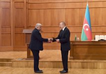 Президент Ильхам Алиев и Первая леди Мехрибан Алиева встретились с семьями шехидов (ФОТО) (версия 3)
