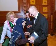 Президент Ильхам Алиев и Первая леди Мехрибан Алиева встретились с семьями шехидов (ФОТО) (версия 3)