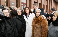 Президент Ильхам Алиев и Первая леди Мехрибан Алиева встретились с семьями шехидов (ФОТО) (версия 3)