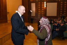 Президент Ильхам Алиев и Первая леди Мехрибан Алиева встретились с семьями шехидов (ФОТО) (версия 3)