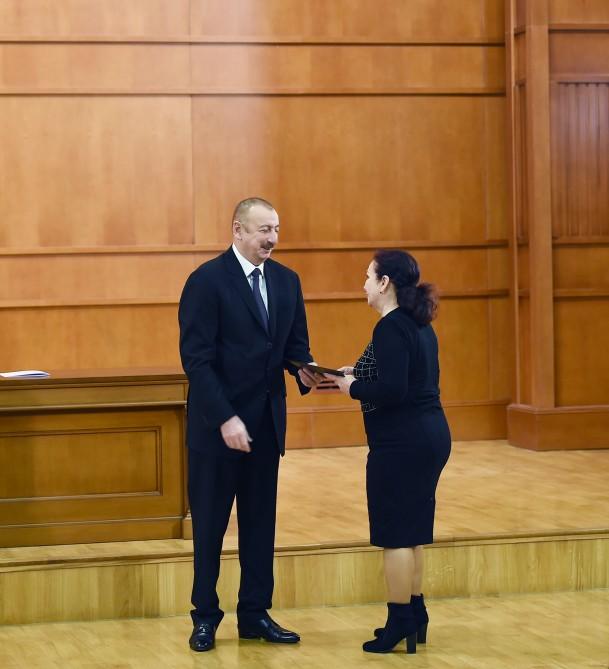 Президент Ильхам Алиев и Первая леди Мехрибан Алиева встретились с семьями шехидов (ФОТО) (версия 3)