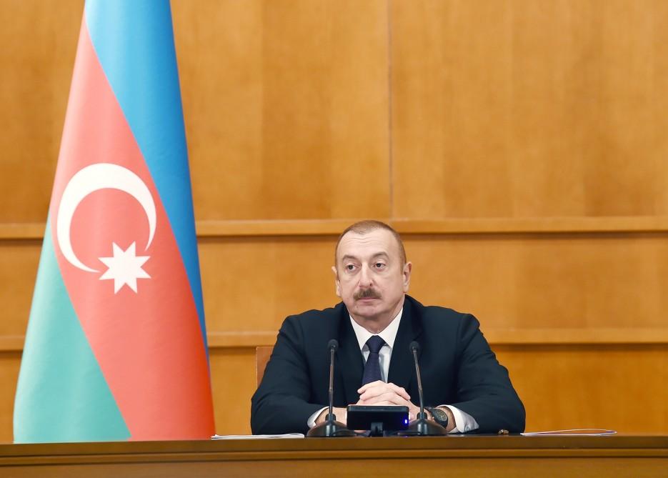 Президент Ильхам Алиев и Первая леди Мехрибан Алиева встретились с семьями шехидов (ФОТО) (версия 3)