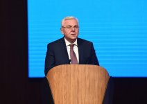 Президент Ильхам Алиев принял участие в конференции по итогам выполнения Госпрограммы социально-экономического развития регионов Азербайджана в 2014-2018 гг. (ФОТО)