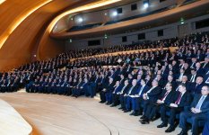 Президент Ильхам Алиев принял участие в конференции по итогам выполнения Госпрограммы социально-экономического развития регионов Азербайджана в 2014-2018 гг. (ФОТО)