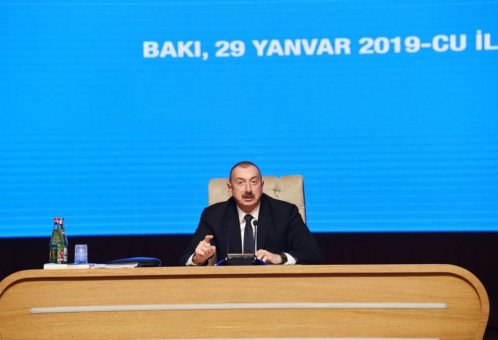 Президент Ильхам Алиев принял участие в конференции по итогам выполнения Госпрограммы социально-экономического развития регионов Азербайджана в 2014-2018 гг. (ФОТО)