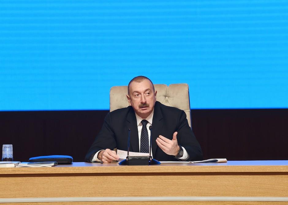 Президент Ильхам Алиев: Согласно Государственной инвестпрограмме в 2019 году будут благоустроены дороги сотен сел, обеспечено строительство магистральных дорог