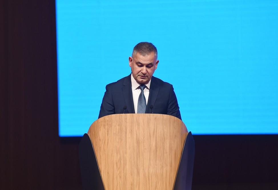 Президент Ильхам Алиев принял участие в конференции по итогам выполнения Госпрограммы социально-экономического развития регионов Азербайджана в 2014-2018 гг. (ФОТО)