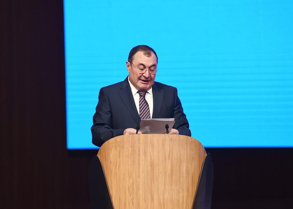 Президент Ильхам Алиев принял участие в конференции по итогам выполнения Госпрограммы социально-экономического развития регионов Азербайджана в 2014-2018 гг. (ФОТО)