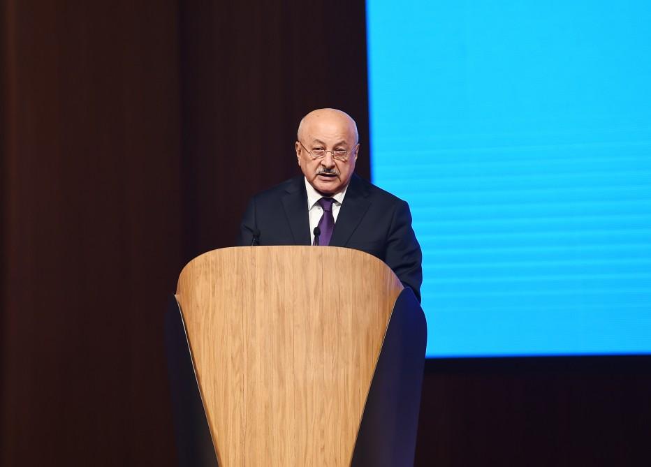 Президент Ильхам Алиев принял участие в конференции по итогам выполнения Госпрограммы социально-экономического развития регионов Азербайджана в 2014-2018 гг. (ФОТО)