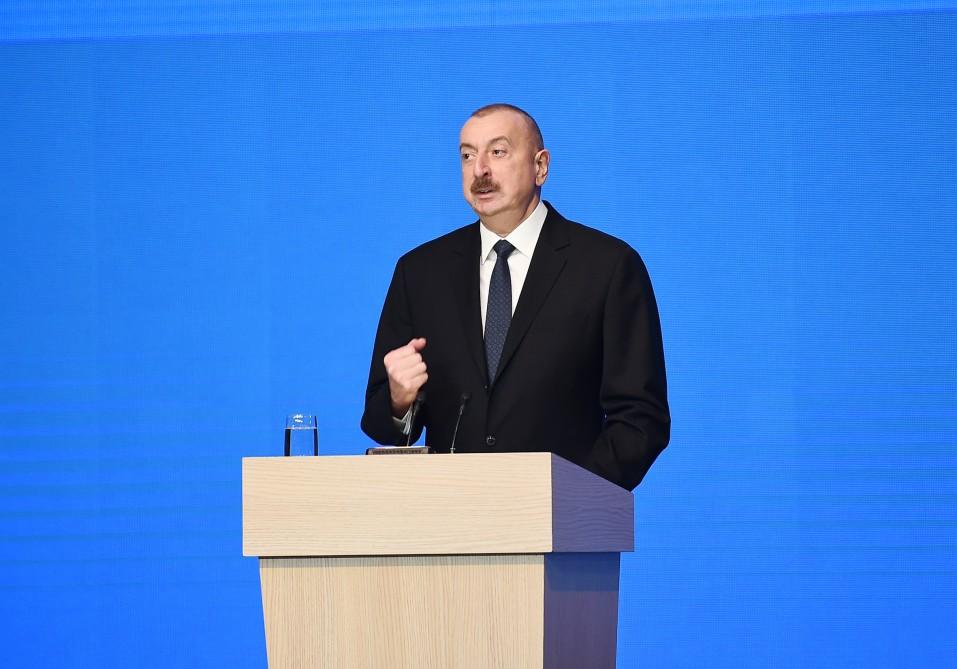 Президент Ильхам Алиев и Первая леди Мехрибан Алиева приняли участие в республиканском собрании, посвященном Дню азербайджанской молодежи (ФОТО)
