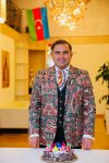Гаджи Нуран Гусейнов создал бренд цветочных и ярких костюмов (ФОТО)