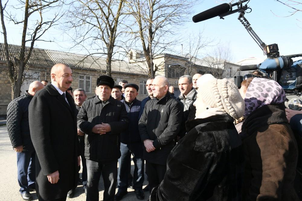 Президент Ильхам Алиев побывал в Шамахе, где произошло землетрясение (ФОТО)