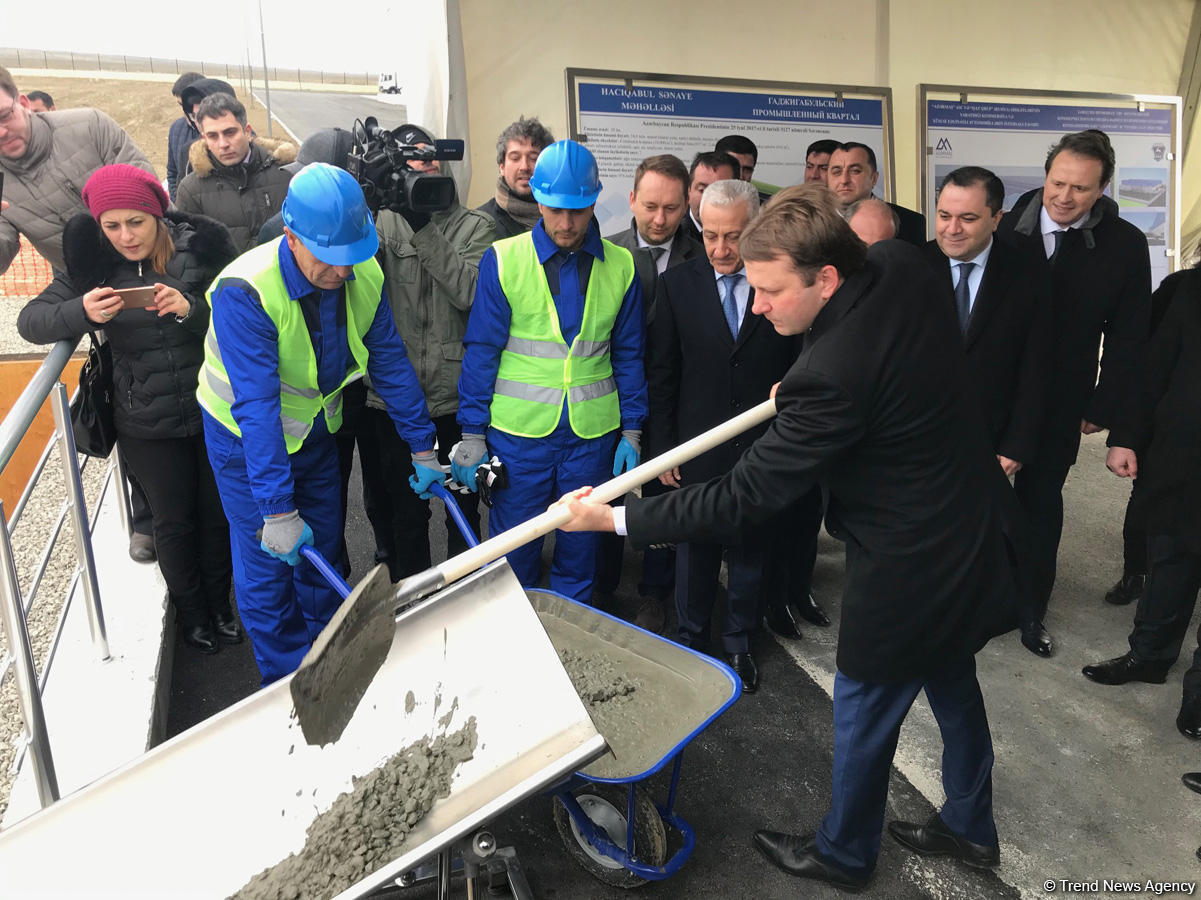 В Азербайджане заложен фундамент нового автомобильного завода (ФОТО)