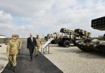 Верховный главнокомандующий ВС Азербайджана Ильхам Алиев ознакомился с условиями в новопостроенной N-й воинской части в Бейлагане (ФОТО) (версия 2)