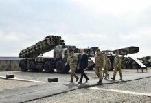 Верховный главнокомандующий ВС Азербайджана Ильхам Алиев ознакомился с условиями в новопостроенной N-й воинской части в Бейлагане (ФОТО) (версия 2)
