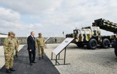 Верховный главнокомандующий ВС Азербайджана Ильхам Алиев ознакомился с условиями в новопостроенной N-й воинской части в Бейлагане (ФОТО) (версия 2)