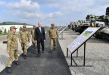 Верховный главнокомандующий ВС Азербайджана Ильхам Алиев ознакомился с условиями в новопостроенной N-й воинской части в Бейлагане (ФОТО) (версия 2)