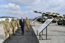 Верховный главнокомандующий ВС Азербайджана Ильхам Алиев ознакомился с условиями в новопостроенной N-й воинской части в Бейлагане (ФОТО) (версия 2)