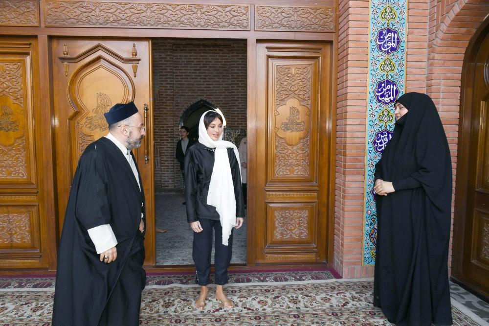 First VP Mehriban Aliyeva visits Imamzade religious complex in Ganja (PHOTO)