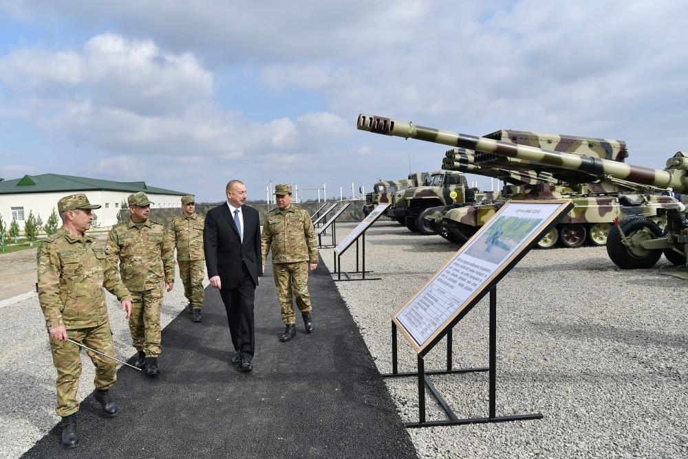 Верховный главнокомандующий ВС Азербайджана Ильхам Алиев ознакомился с условиями в новопостроенной N-й воинской части в Бейлагане (ФОТО) (версия 2)