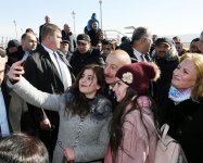 Президент Ильхам Алиев встретился на приморском бульваре Сумгайыта с жителями города (ФОТО) (версия 2)