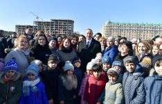 Президент Ильхам Алиев встретился на приморском бульваре Сумгайыта с жителями города (ФОТО) (версия 2)