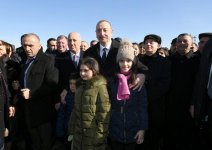 Президент Ильхам Алиев встретился на приморском бульваре Сумгайыта с жителями города (ФОТО) (версия 2)
