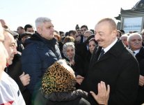 Президент Ильхам Алиев встретился на приморском бульваре Сумгайыта с жителями города (ФОТО) (версия 2)