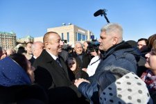 Президент Ильхам Алиев встретился на приморском бульваре Сумгайыта с жителями города (ФОТО) (версия 2)